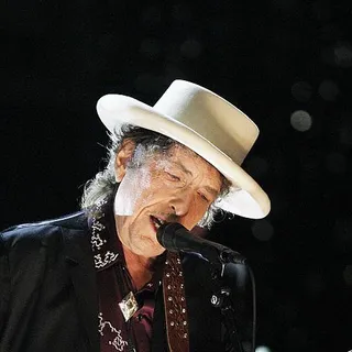 Bob Dylan Sells Song Catalog To Universal Music For $300 MILLION Net Worth