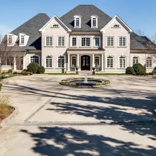 Kelly Clarkson's Tennessee Mansion Gets A $1.25M Price Cut Net Worth