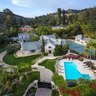 Mariah Carey Pays $100k/Month For Beverly Hills Address Net Worth