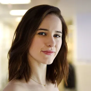 Rachel Brosnahan Net Worth
